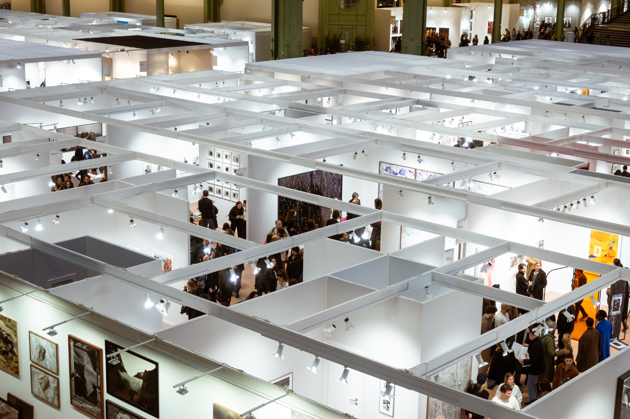 Retail display environment with fabricated presentation elements suitable for exhibition production applications.
